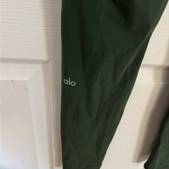 Alo Yoga High Waist Ripped Warrior Leggings Size Medium Hunter Green - Picture 10 of 14